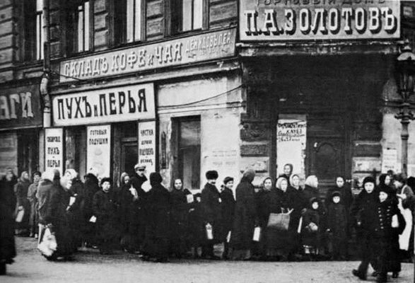 Petrograd-1917-Ocheredi